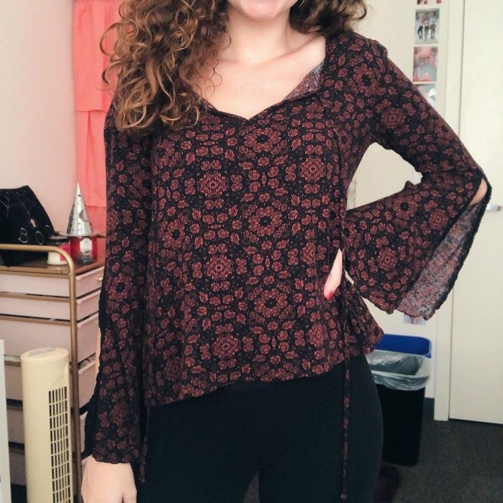 Bell sleeves top